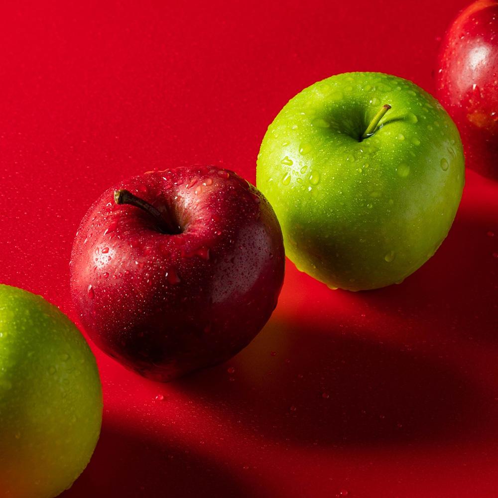 Deuxième photo du slider pour la page verger de trois pommes couverte de rosé sur un fond rouge